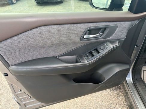 Used 2022 Nissan Rogue SV FWD image 10