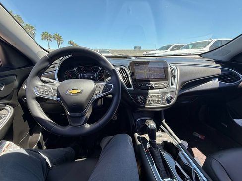 Used 2017 Chevrolet Malibu Hybrid w/ Leather Package FWD image 12