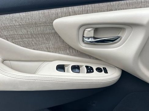 Used 2023 Nissan Murano SV image 11