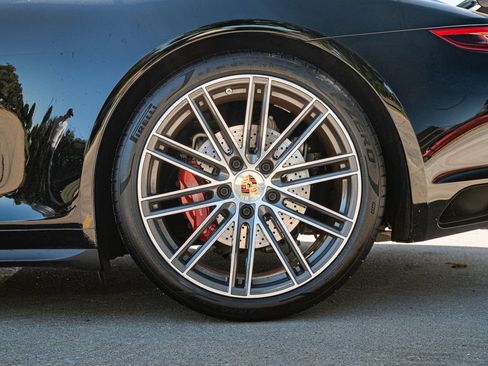 Used 2018 Porsche 911 Carrera 4S image 14