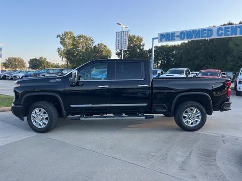 Used 2024 Chevrolet Silverado 2500 High Country w/ Z71 Off-Road Package AWD/4WD image 4