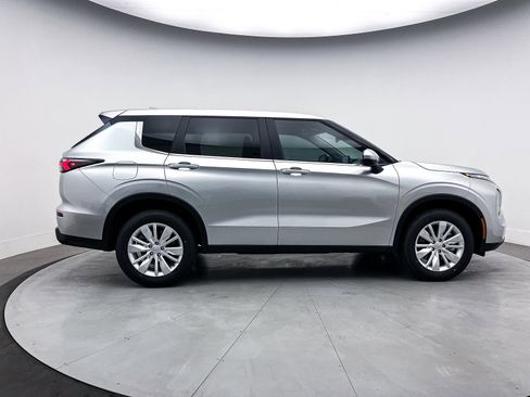 New 2025 Mitsubishi Outlander ES image 8