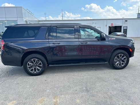 Used 2023 Chevrolet Suburban Z71 w/ Luxury Package AWD/4WD image 10