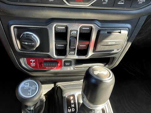 Used 2022 Jeep Wrangler Unlimited Rubicon 4xe w/ Cold Weather Group image 25