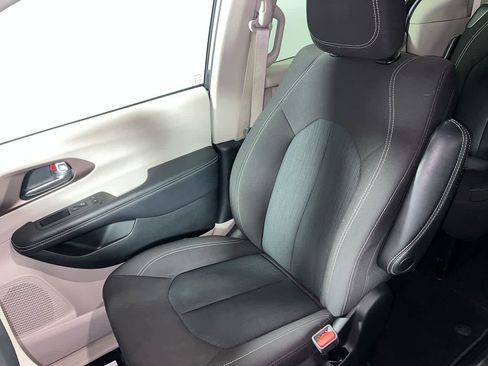 Used 2024 Chrysler Voyager LX image 25