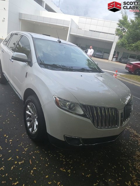 Used 2015 Lincoln MKX FWD w/ Equipment Group 101A image 3