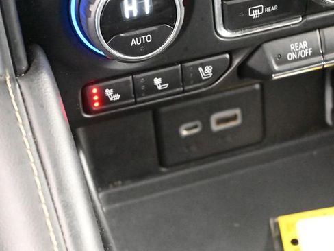 Used 2023 Chevrolet Suburban Premier image 28