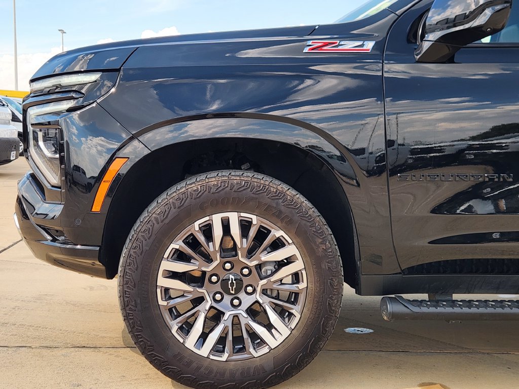 Used 2025 Chevrolet Suburban Z71 AWD/4WD image 9