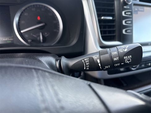 Used 2019 Toyota Highlander XLE image 22