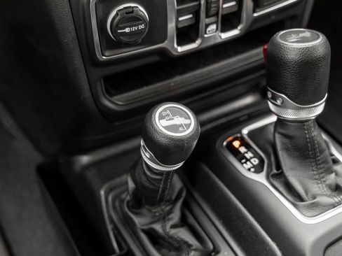 Used 2023 Jeep Wrangler Unlimited Sport AWD/4WD image 31