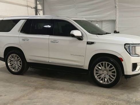 Used 2022 GMC Yukon SLT w/ SLT Premium Package image 2
