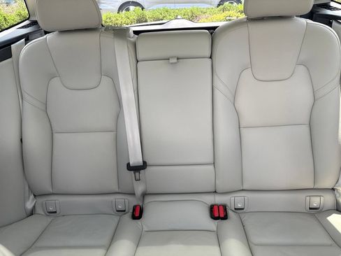 Certified 2025 Volvo XC60 T8 Plus w/ Protection Package Premier AWD/4WD image 29