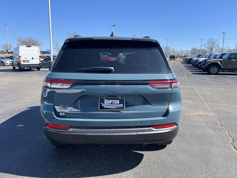 New 2026 Jeep Grand Cherokee Limited w/ Limited Altitude Package AWD/4WD image 8