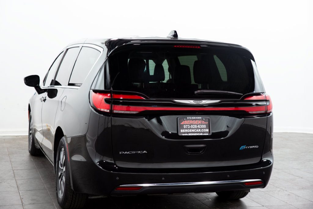 Used 2024 Chrysler Pacifica Limited FWD image 11