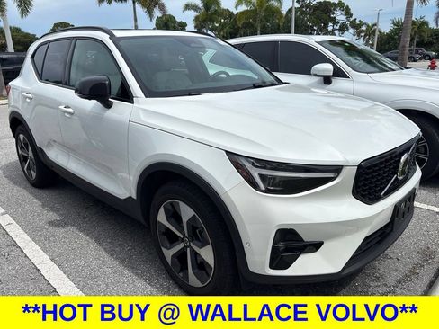 Used 2026 Volvo XC40 B5 Plus AWD/4WD image 2