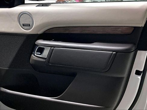 Used 2018 Land Rover Discovery HSE Luxury image 23