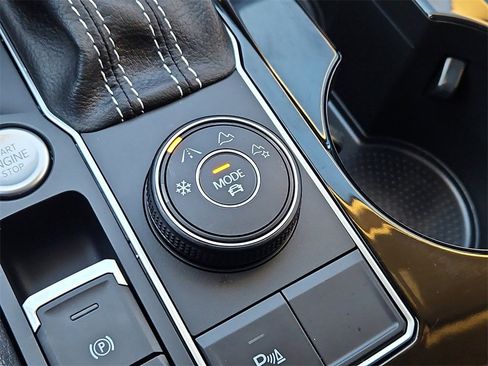 Certified 2023 Volkswagen Atlas SE image 17