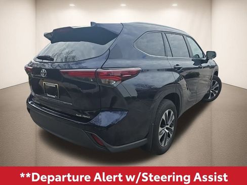 Used 2024 Toyota Highlander XLE image 9