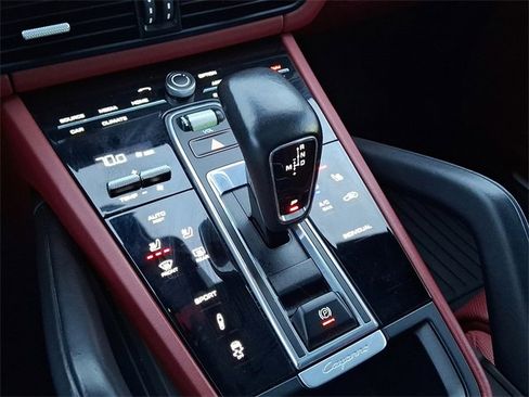 Used 2022 Porsche Cayenne S image 15