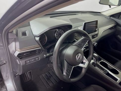 Used 2024 Nissan Altima 2.5 SV FWD image 10