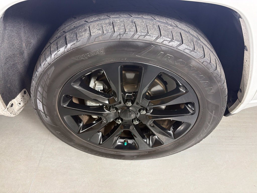Used 2019 Jeep Grand Cherokee Altitude AWD/4WD image 11