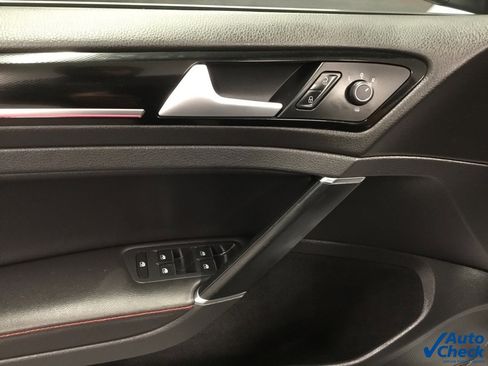 Used 2017 Volkswagen GTI SE image 20