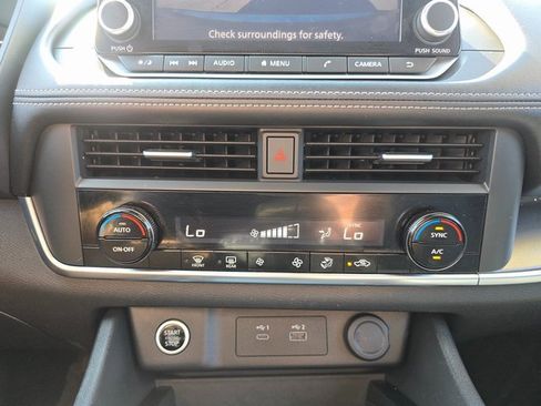 Used 2023 Nissan Rogue SV image 18