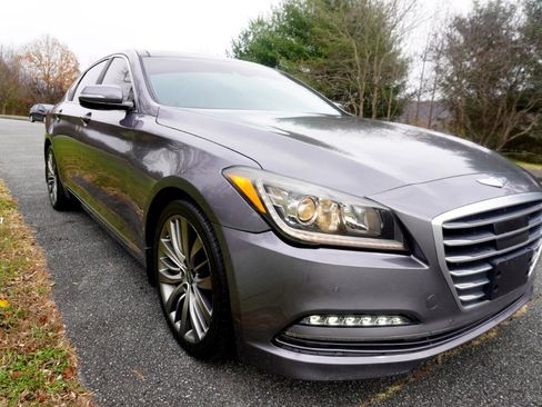 Used 2015 Hyundai Genesis 5.0 image 12