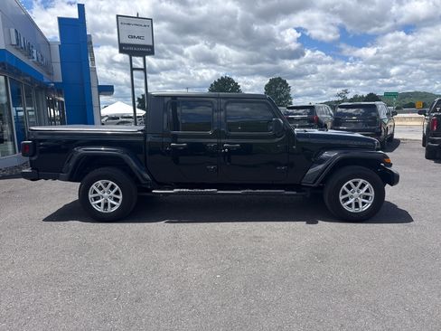 Used 2023 Jeep Gladiator Sport AWD/4WD image 2