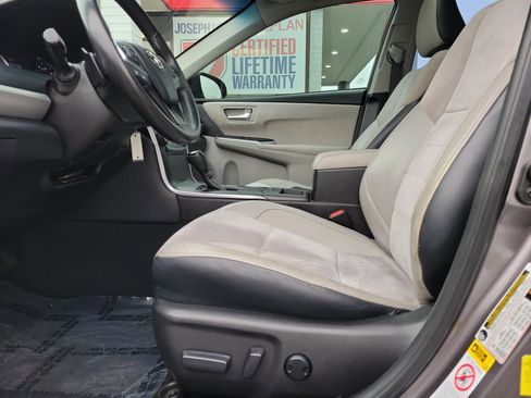 Used 2015 Toyota Camry XSE w/ Moonroof Package image 16