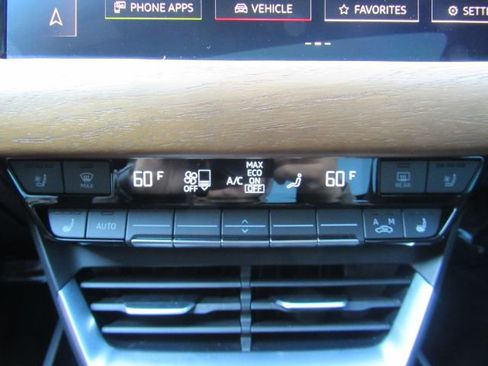 Used 2023 Audi e-tron GT Premium Plus image 43