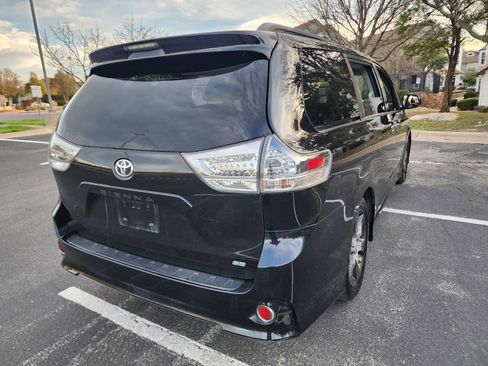 Used 2015 Toyota Sienna SE image 7