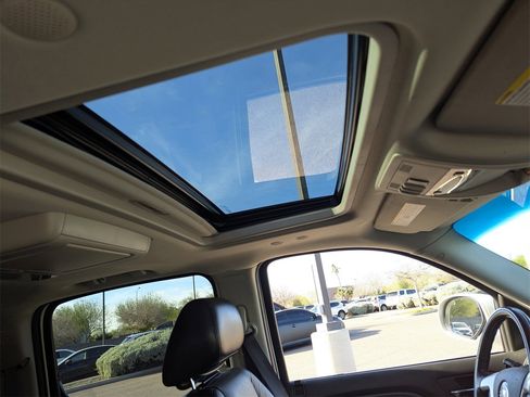 Used 2010 Cadillac Escalade ESV Premium image 13