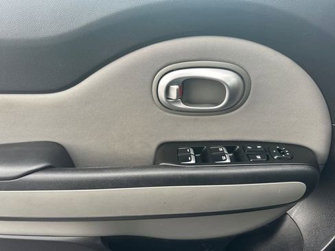 Used 2019 Kia Soul + image 12