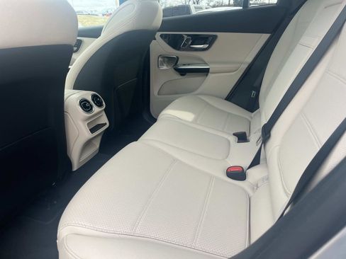 Used 2025 Mercedes-Benz GLC 300 image 16