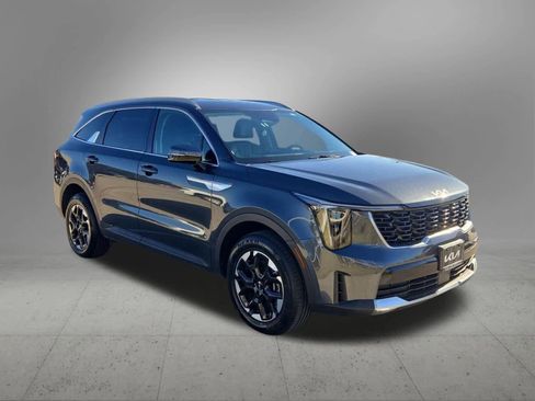 Certified 2024 Kia Sorento S image 8