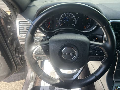 Used 2018 Jeep Grand Cherokee Limited image 14