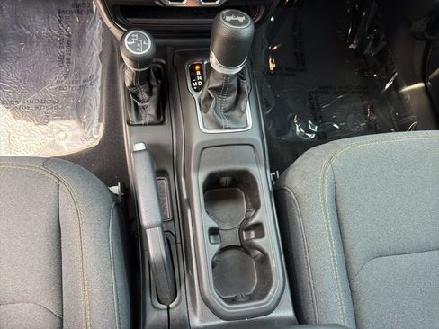 Used 2025 Jeep Wrangler Unlimited Sport AWD/4WD image 16