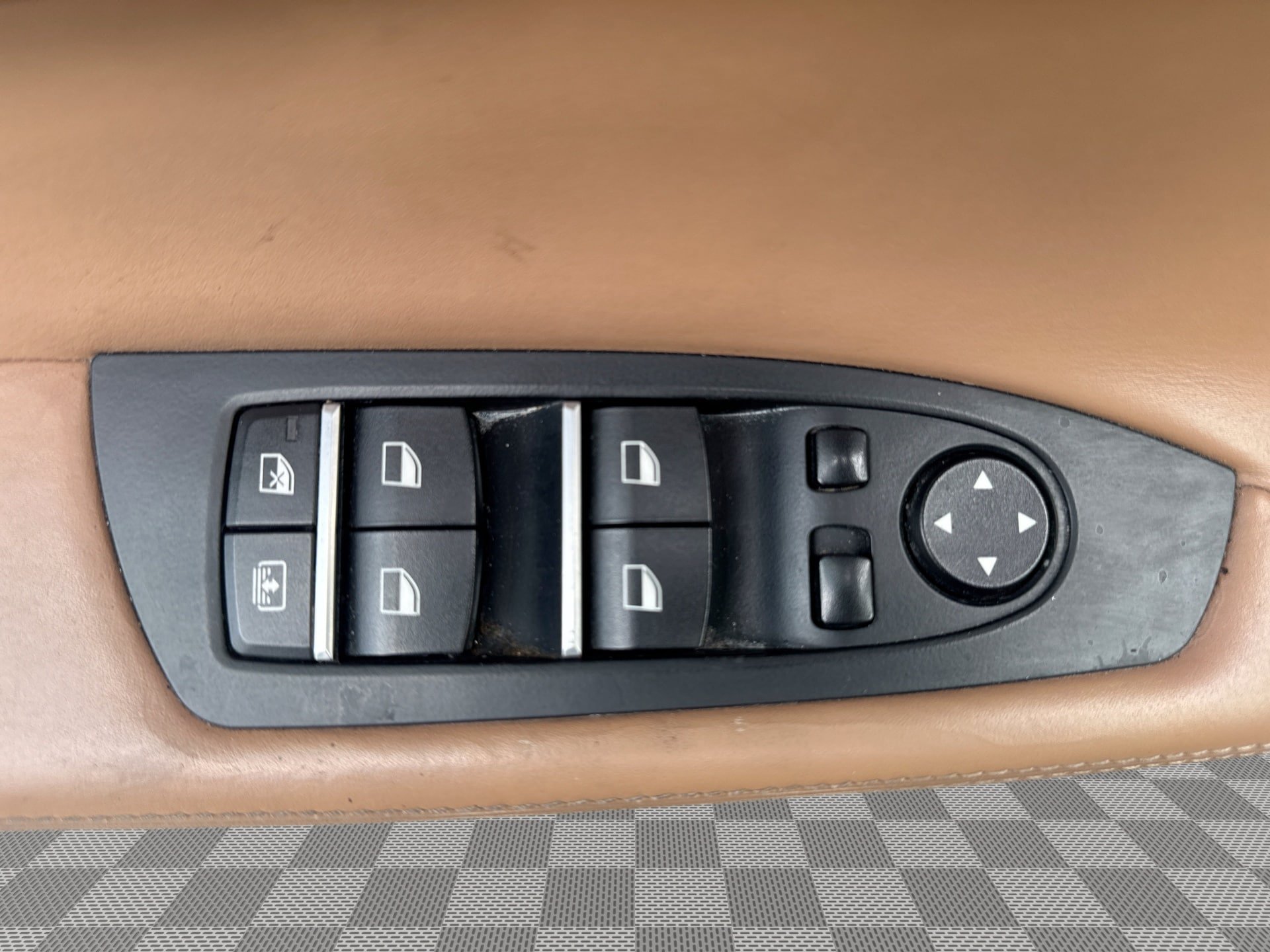 Used 2015 BMW 750Li xDrive AWD/4WD image 15