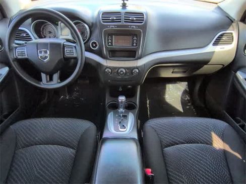 Used 2019 Dodge Journey SE w/ Blacktop Package image 16