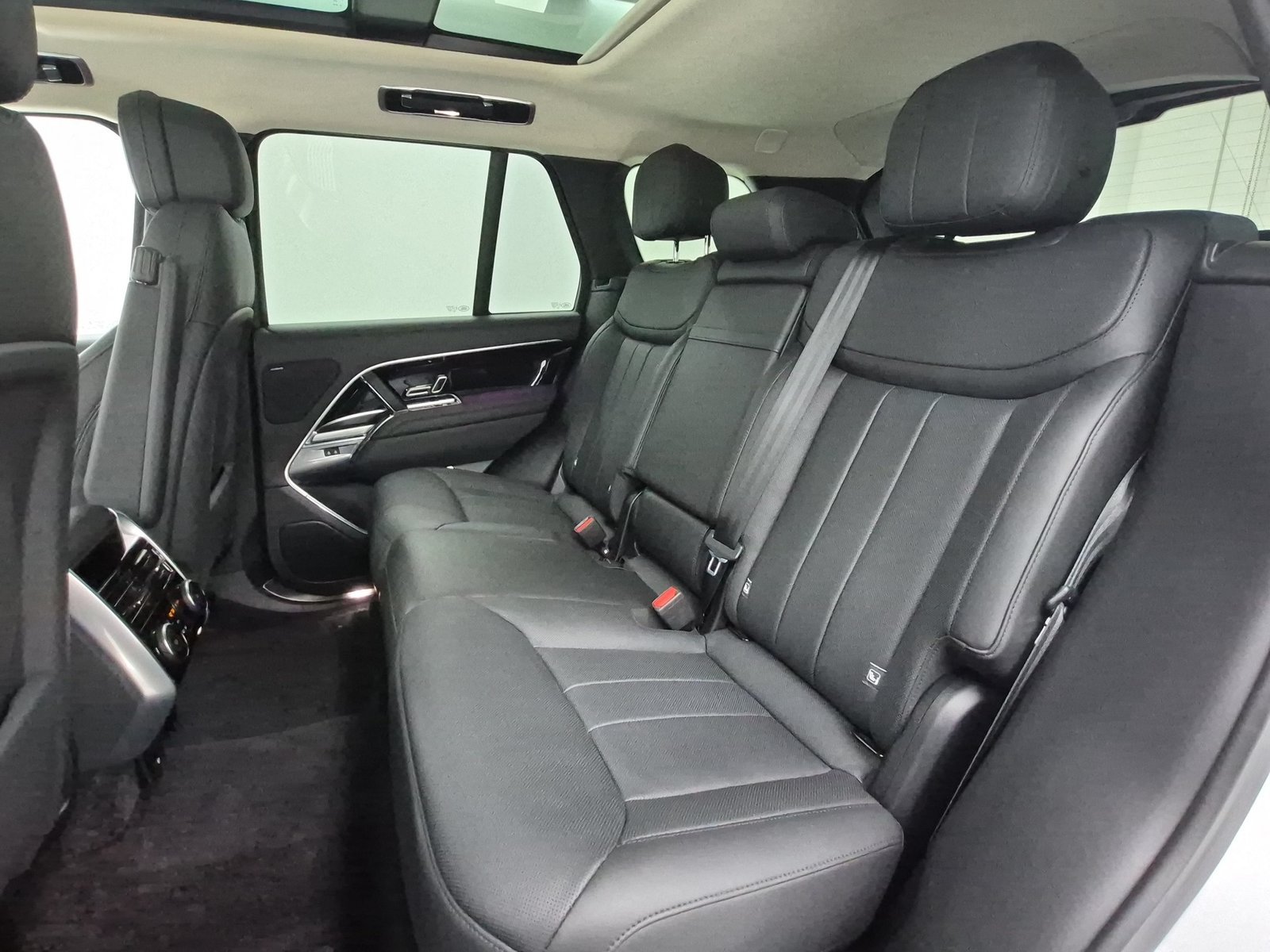 Used 2024 Land Rover Range Rover SE AWD/4WD image 22
