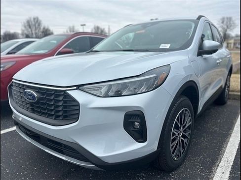 New 2025 Ford Escape SE image 1
