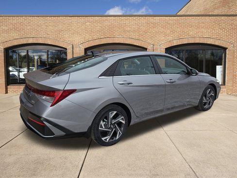 New 2026 Hyundai Elantra Limited image 3