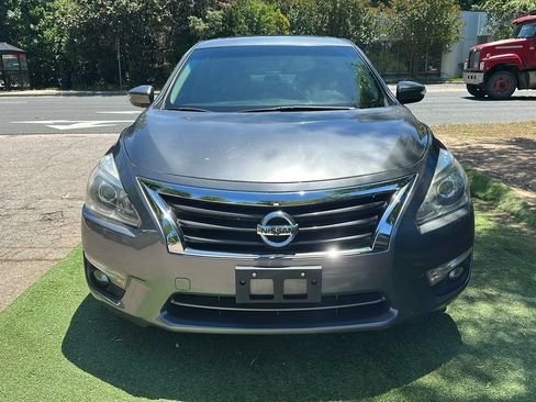 Used 2015 Nissan Altima 2.5 SV w/ Convenience Package FWD image 2