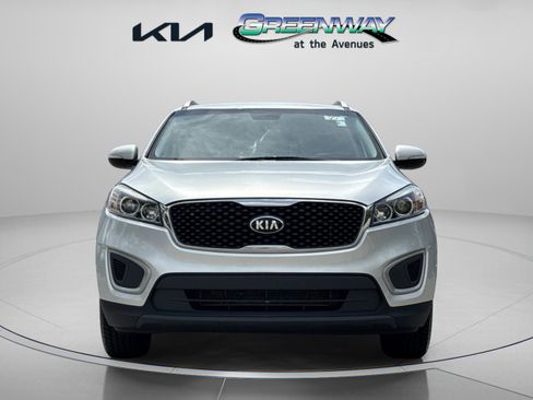 Used 2018 Kia Sorento FWD image 3