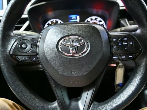 Used 2023 Toyota Corolla LE image 29