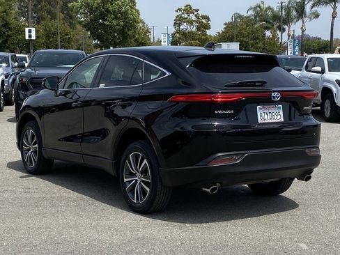Certified 2022 Toyota Venza LE AWD/4WD image 4