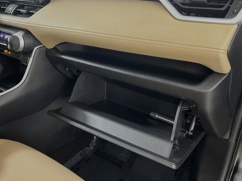 Used 2021 Toyota RAV4 LE image 32