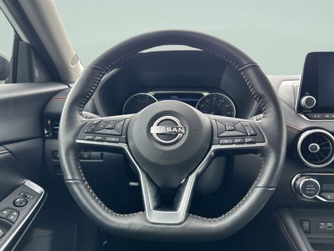 Used 2025 Nissan Sentra SR w/ SR Premium Package image 30