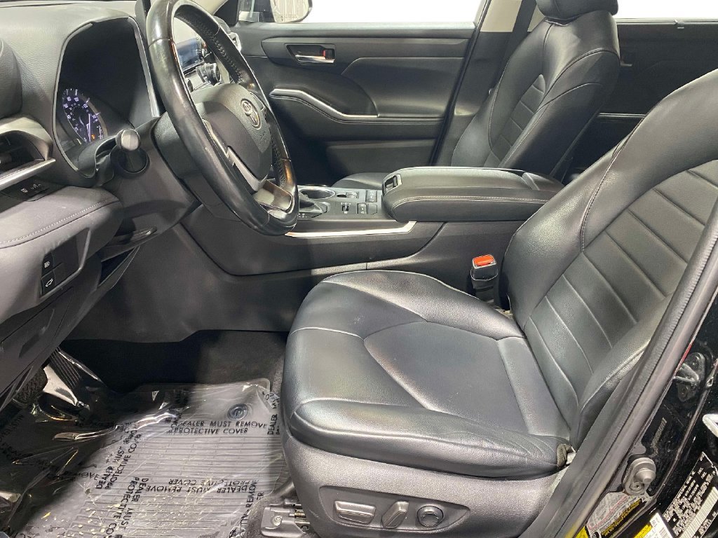 Used 2022 Toyota Highlander XLE AWD/4WD image 17